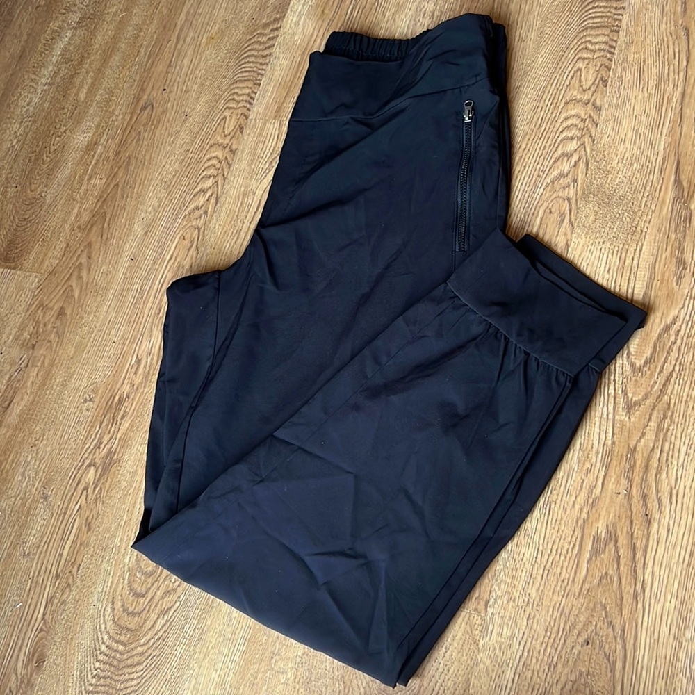 Woman’s Avalanche joggers